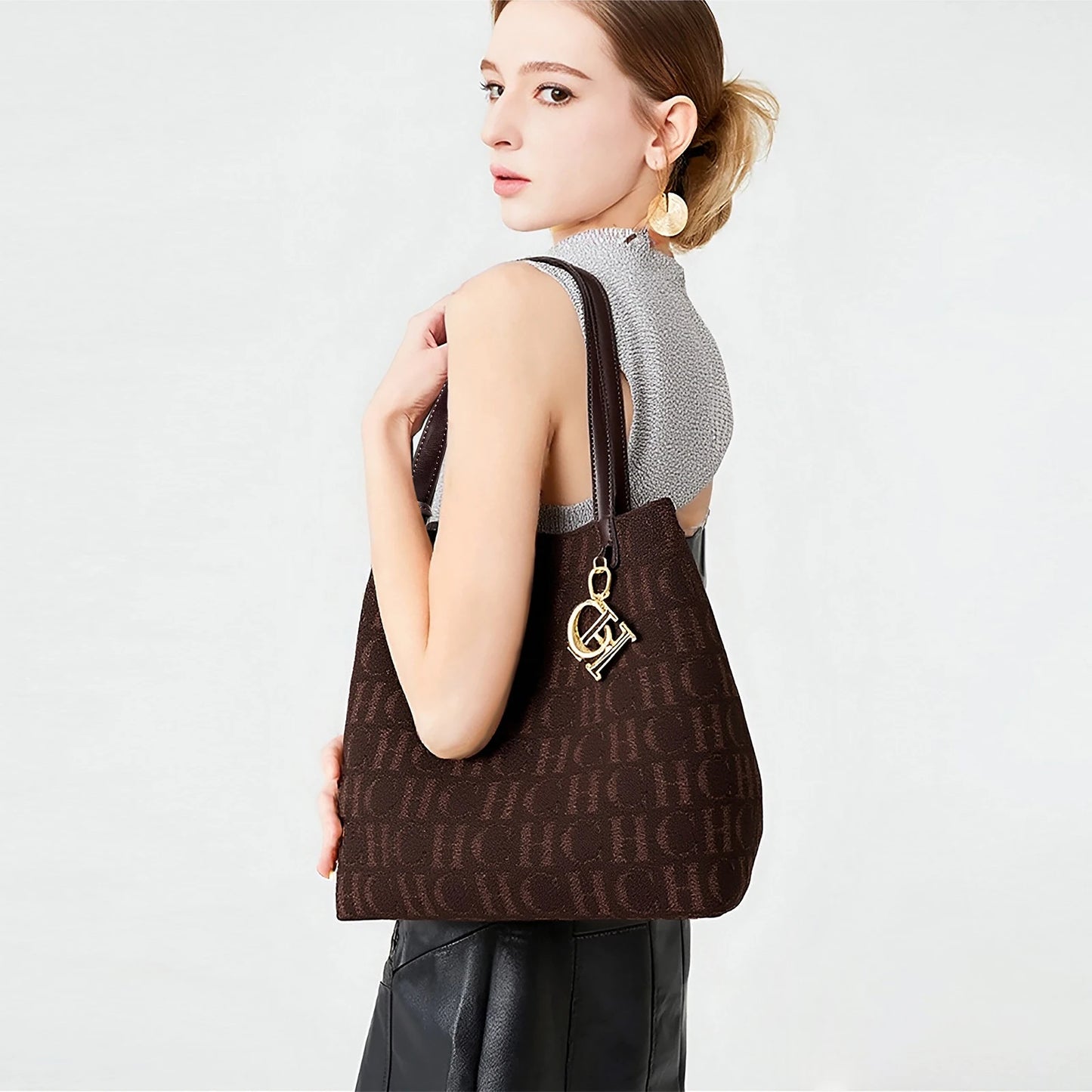 Statement Bucket Bag – Stylish, Roomy & On-the-Go