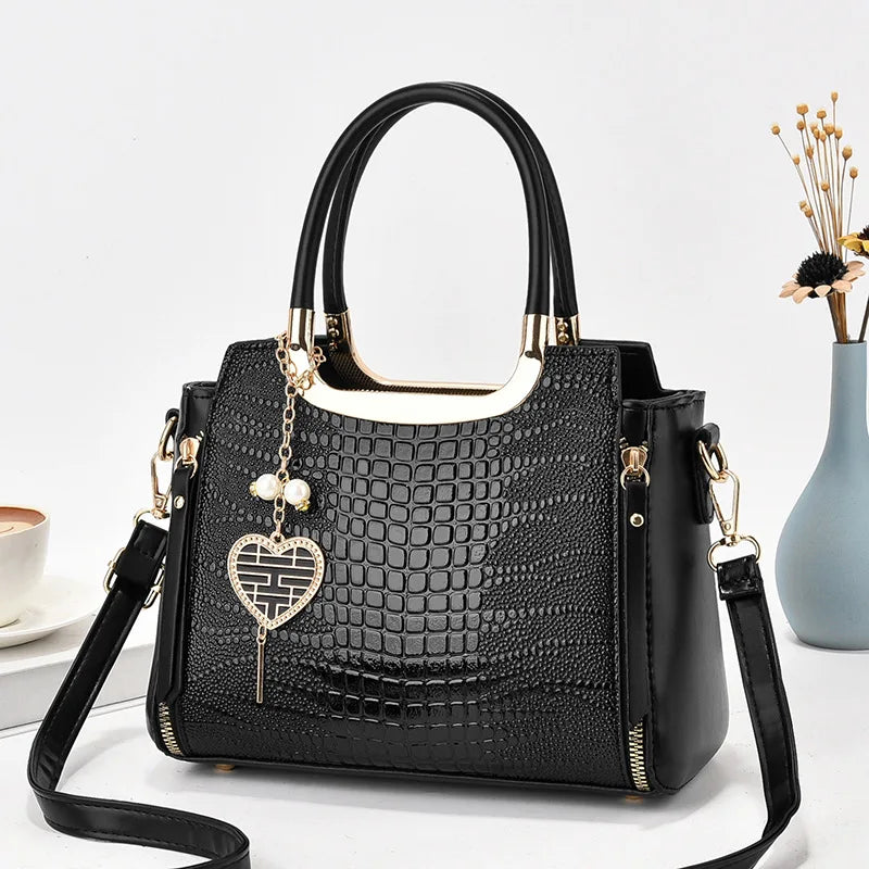 Retro-Inspired Shoulder Bag – Chic, Versatile & Premium