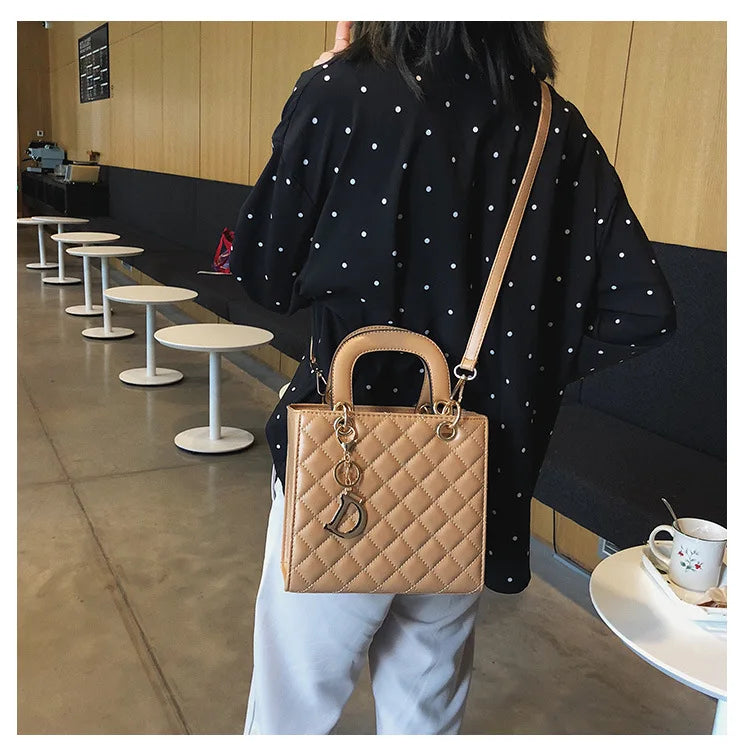 Luxury Chain Tote – Trendy Quilted Design & Versatile Carry