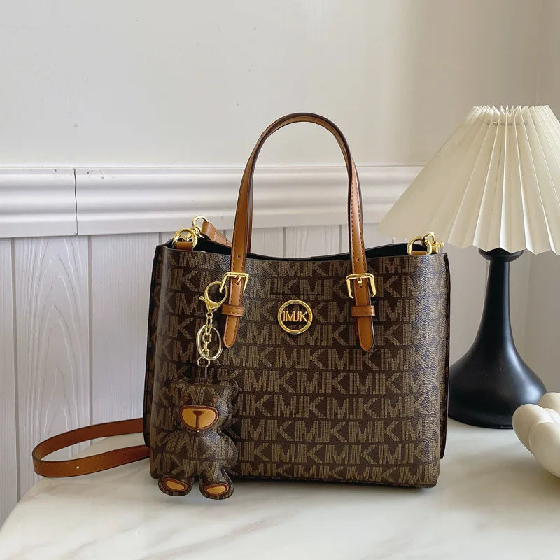 Elegant Designer Tote – Versatile, Spacious & Fashion-Forward