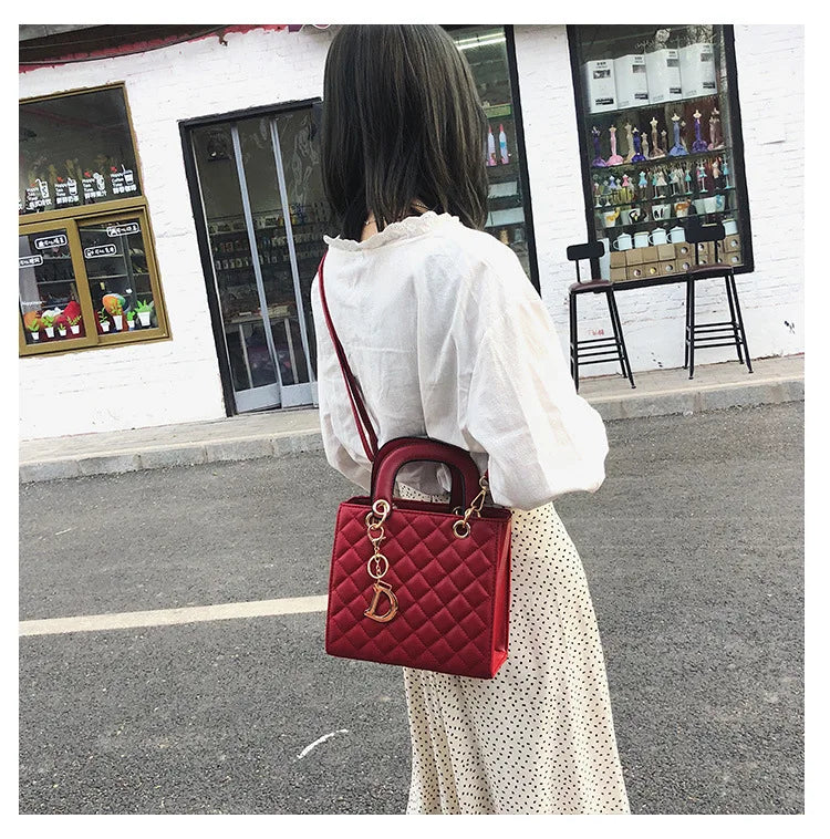 Luxury Chain Tote – Trendy Quilted Design & Versatile Carry
