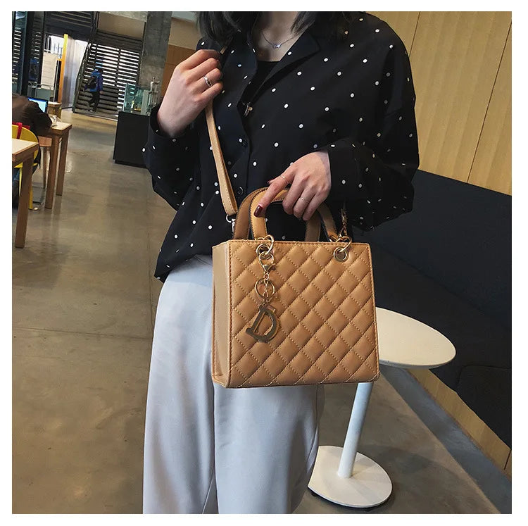 Luxury Chain Tote – Trendy Quilted Design & Versatile Carry