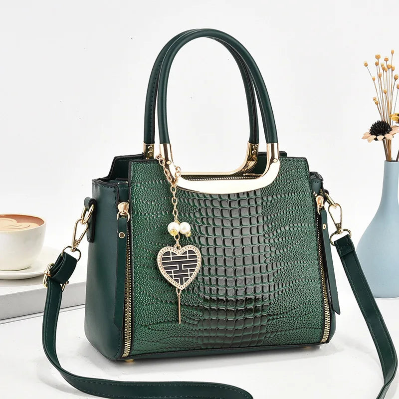 Retro-Inspired Shoulder Bag – Chic, Versatile & Premium