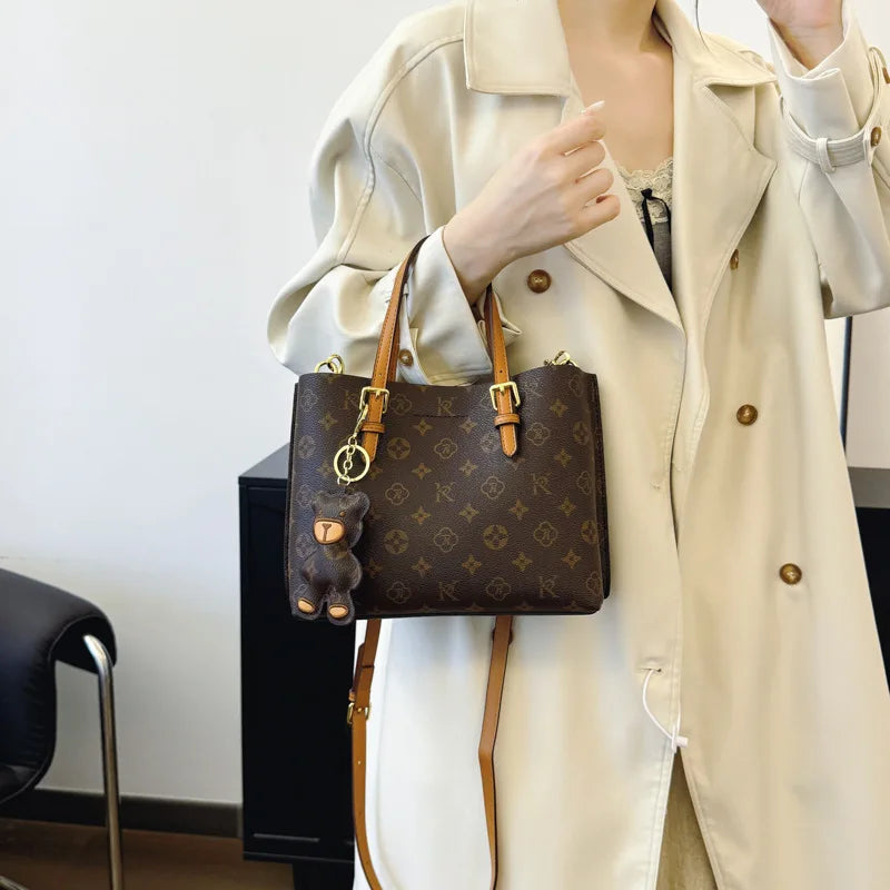 Elegant Designer Tote – Versatile, Spacious & Fashion-Forward