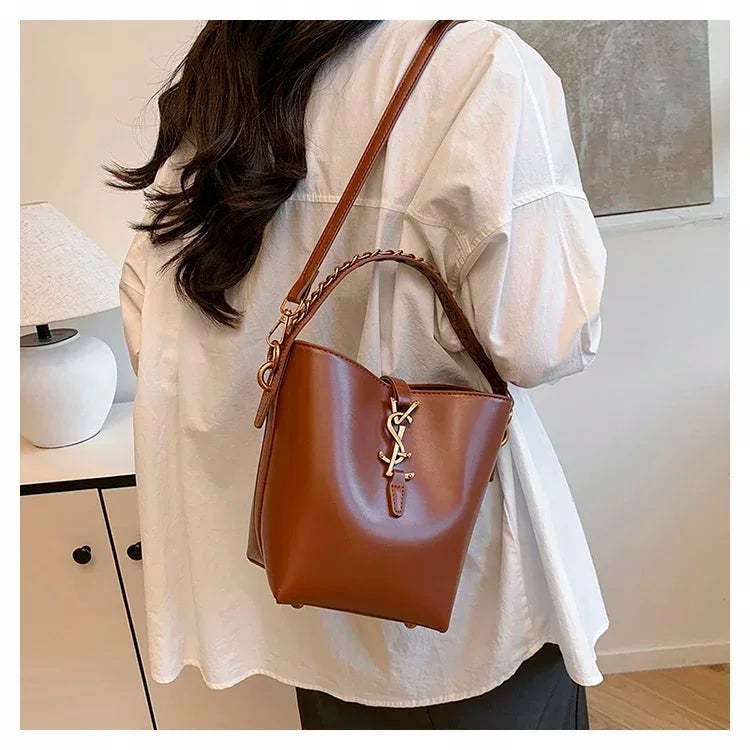 Paris-Inspired Shoulder Bag – Crocodile-Embossed Leather with Detachable Charm