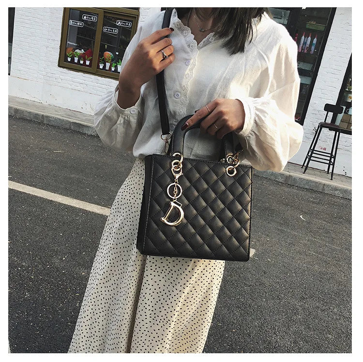Luxury Chain Tote – Trendy Quilted Design & Versatile Carry
