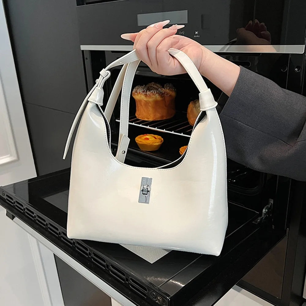 Minimalist Crescent Hobo Bag – Soft Leather Tote for Commuting & Outdoor Use