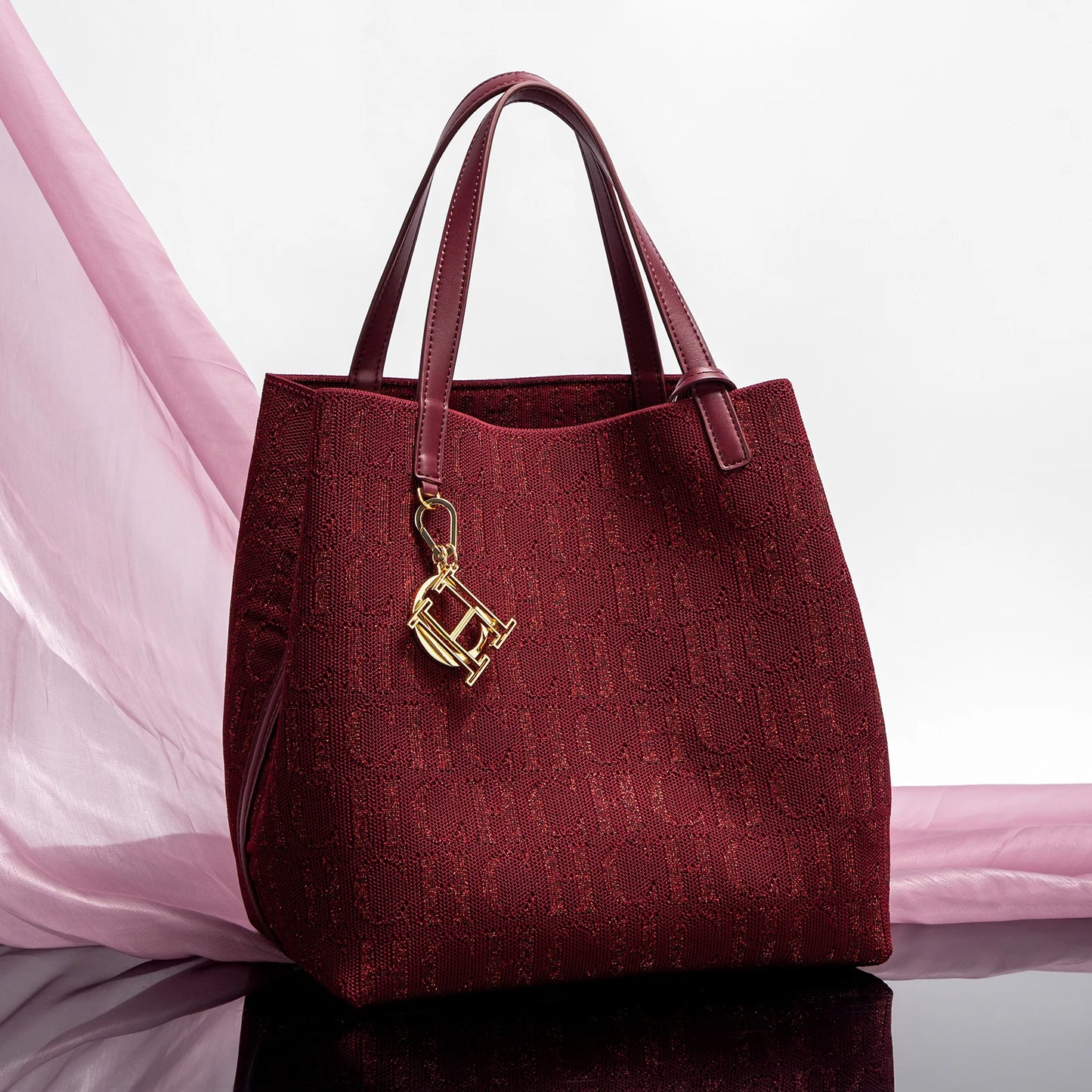 Statement Bucket Bag – Stylish, Roomy & On-the-Go