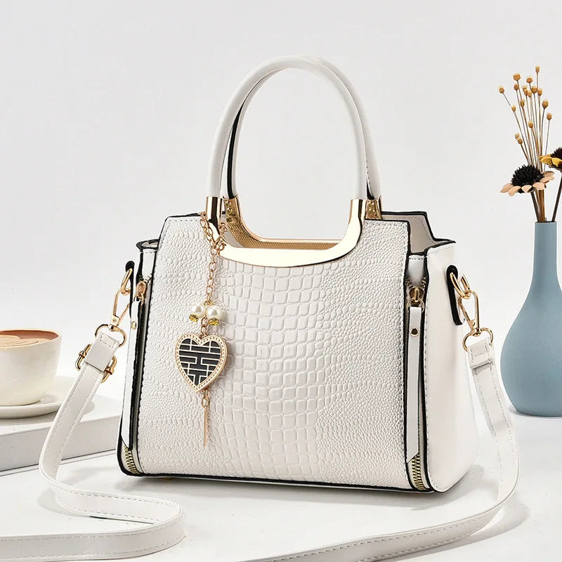 Retro-Inspired Shoulder Bag – Chic, Versatile & Premium