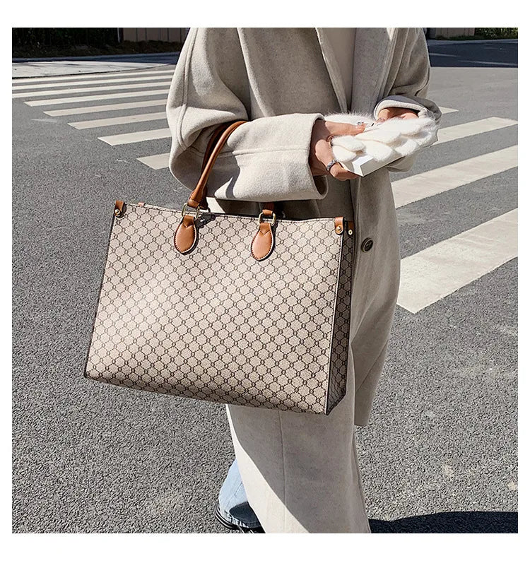 Large-Capacity Commuter Bag – Timeless, Trendy & Practical