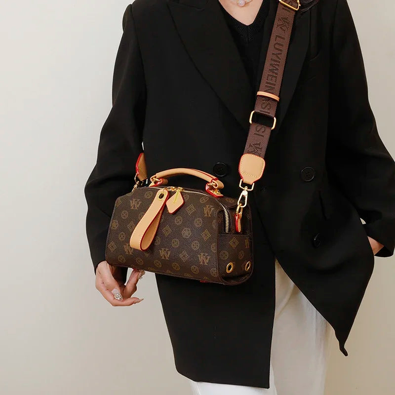 Elegant Leather Shoulder Bag – Luxury Designer Crossbody Tote for Women