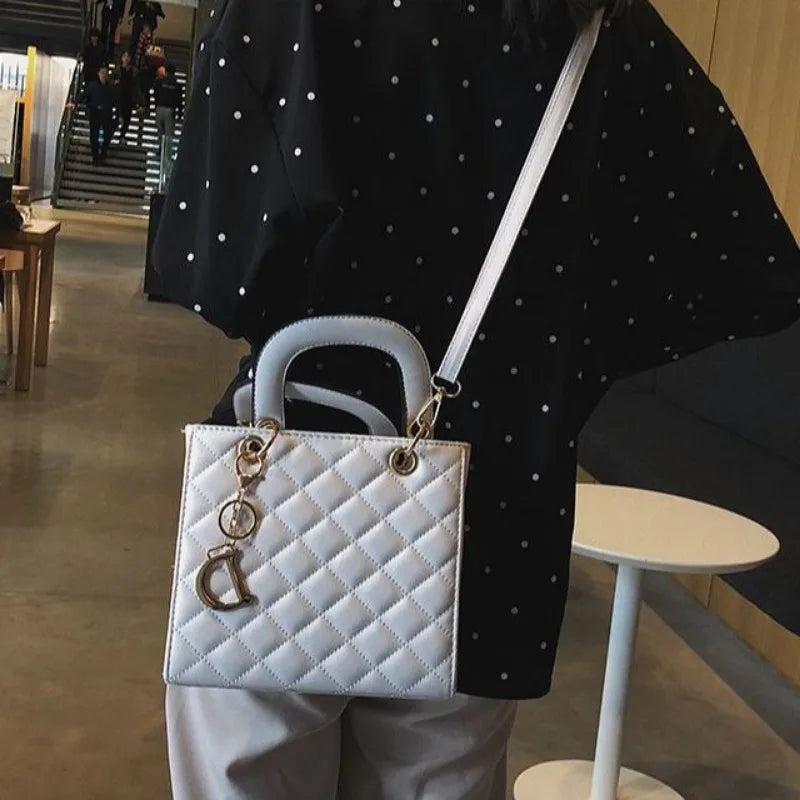 Luxury Chain Tote – Trendy Quilted Design & Versatile Carry