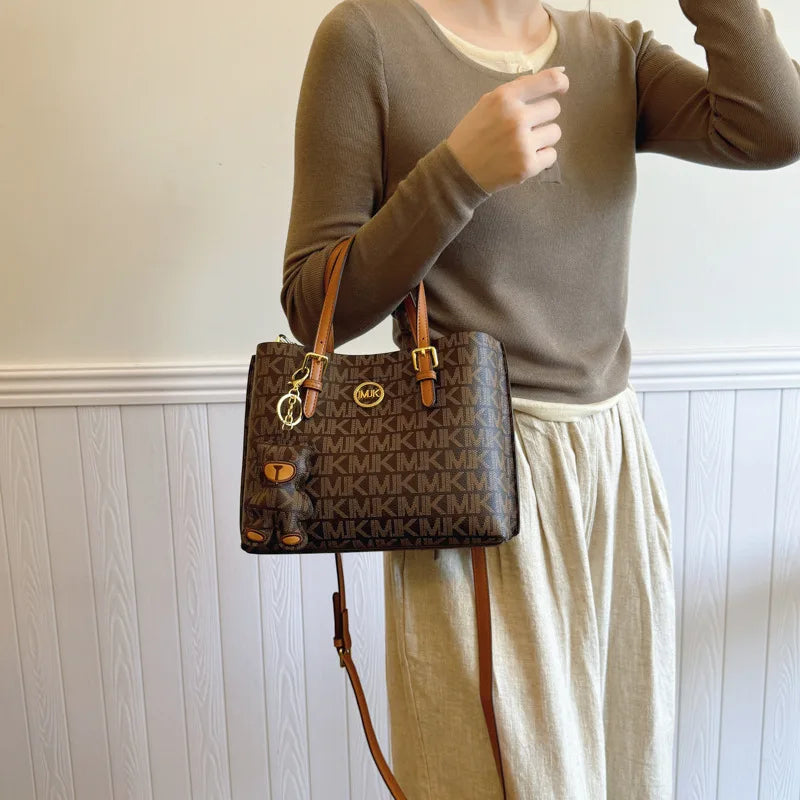 Elegant Designer Tote – Versatile, Spacious & Fashion-Forward