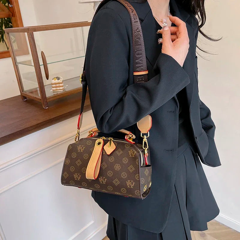 Elegant Leather Shoulder Bag – Luxury Designer Crossbody Tote for Women