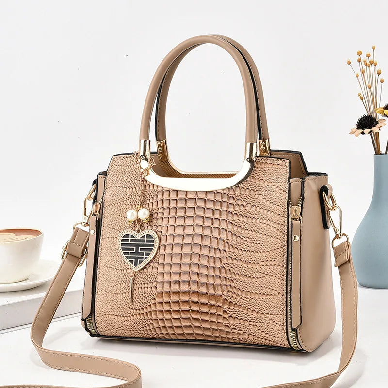 Retro-Inspired Shoulder Bag – Chic, Versatile & Premium