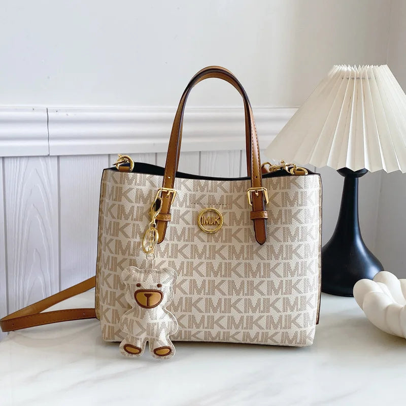 Elegant Designer Tote – Versatile, Spacious & Fashion-Forward