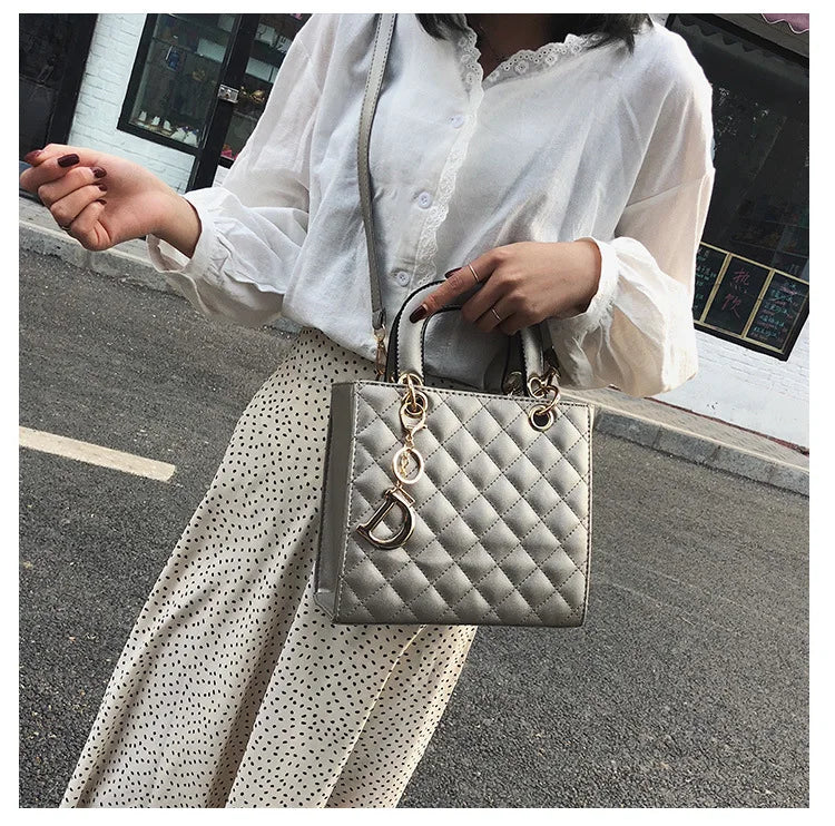 Luxury Chain Tote – Trendy Quilted Design & Versatile Carry