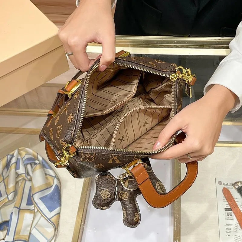 Retro Designer Handbag – High-End Autumn/Winter Shoulder & Crossbody Tote for Women