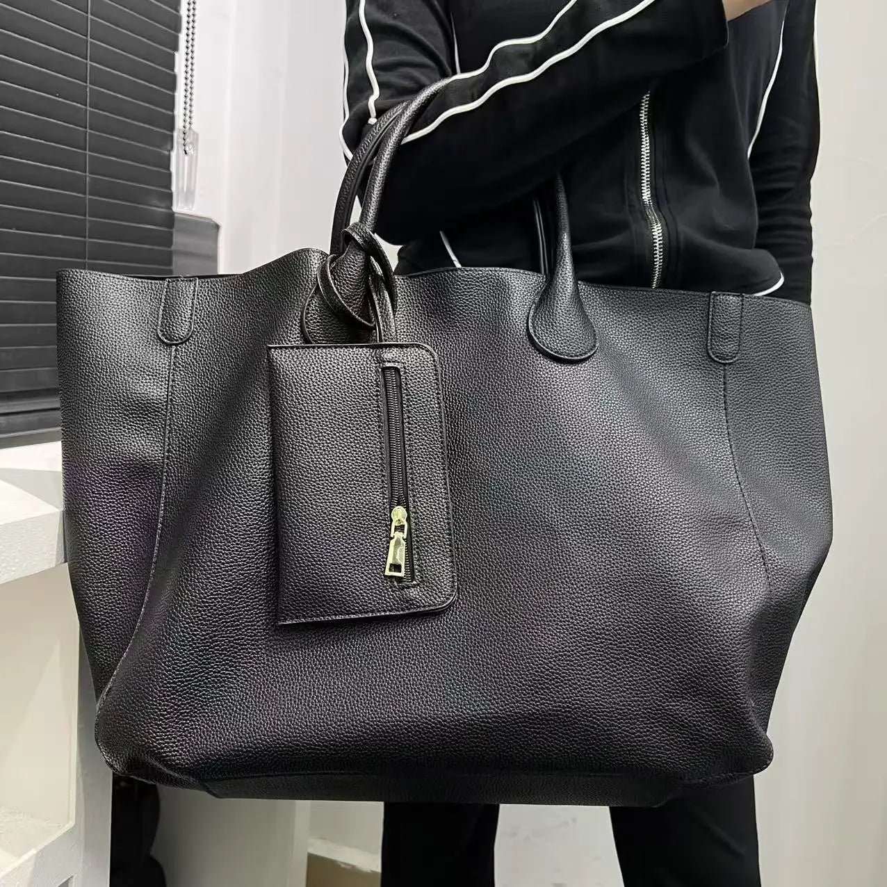 Oversized Vegan Leather Handbag – Simple, Versatile & Large-Capacity Shopping Tote for Women