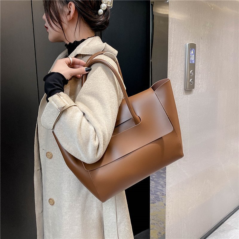Luxury Women’s Shoulder Bag – Soft Premium Leather Feel, Large Capacity Designer Tote, Timeless Retro Elegance