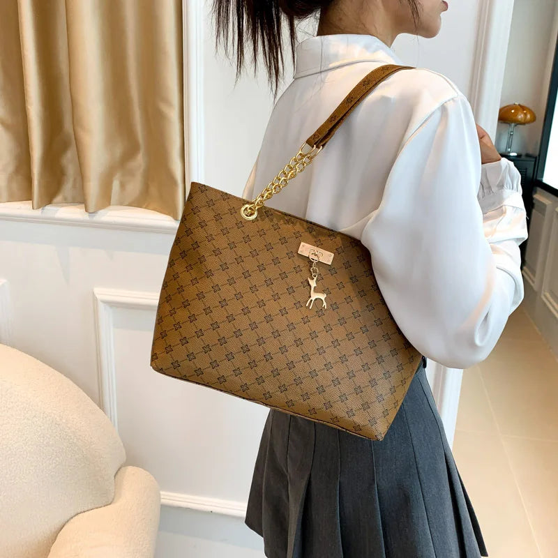 Soft Leather Presbyopia Tote – Textured, Spacious & Stylish