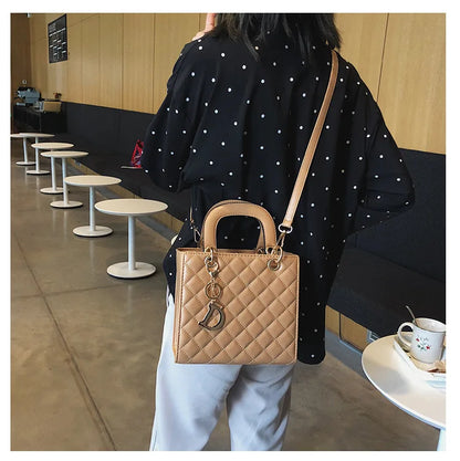 Luxury Chain Tote – Trendy Quilted Design & Versatile Carry