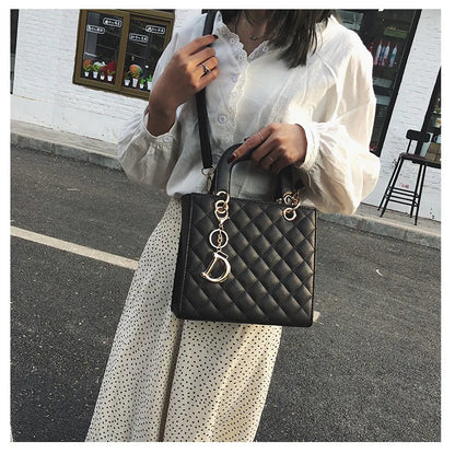 Luxury Chain Tote – Trendy Quilted Design & Versatile Carry
