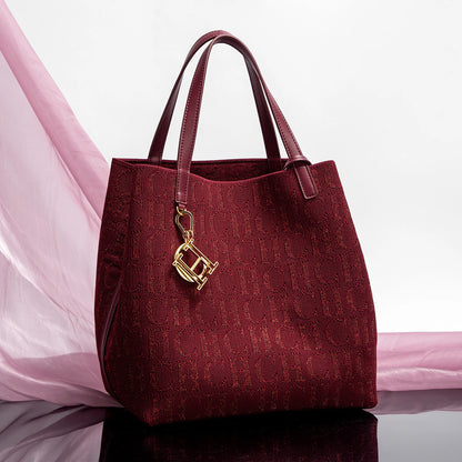 Statement Bucket Bag – Stylish, Roomy & On-the-Go