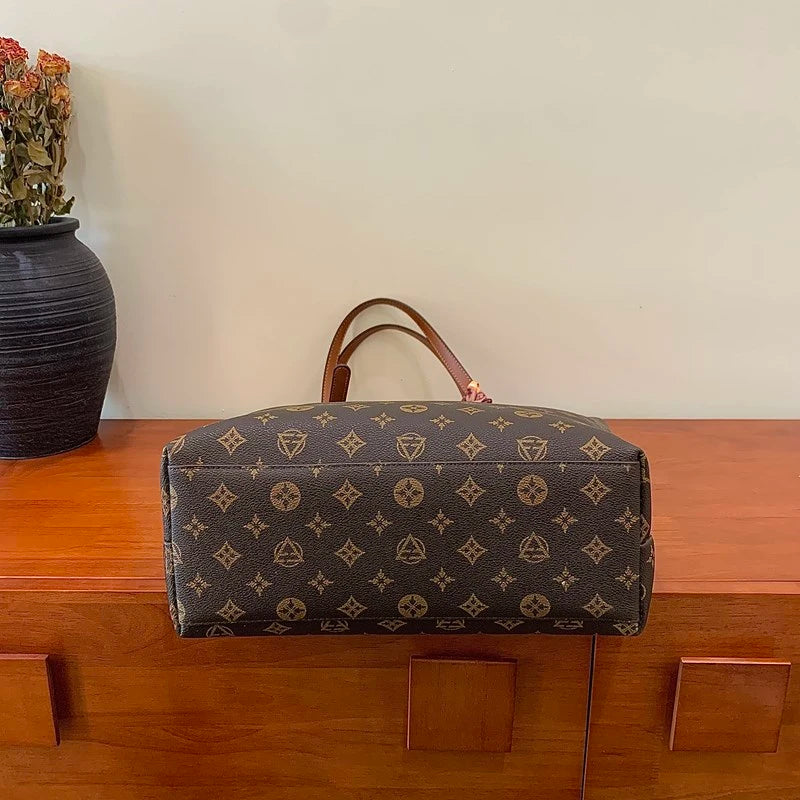 Luxury Genuine Leather Messenger Bag – High-Quality Women’s Crossbody with Magnetic Closure
