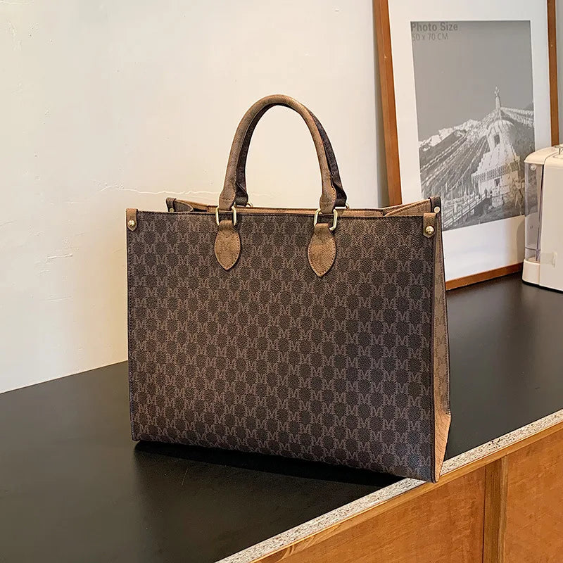 Large-Capacity Commuter Bag – Timeless, Trendy & Practical