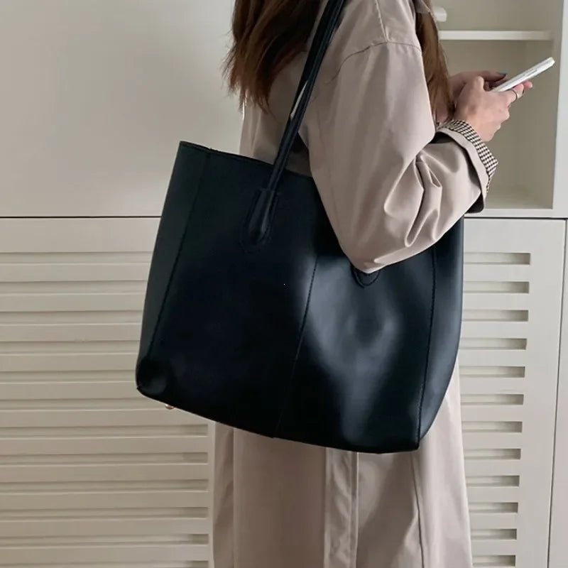 Vintage Korean Tote – Chic, Spacious & Commuter-Ready
