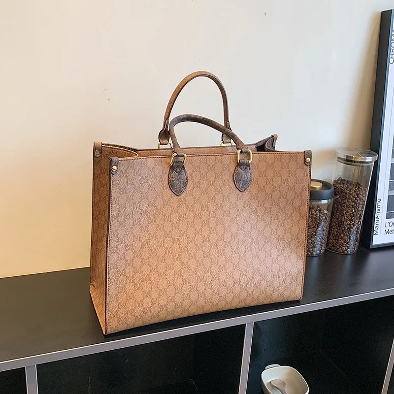 Large-Capacity Commuter Bag – Timeless, Trendy & Practical