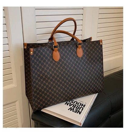 Large-Capacity Commuter Bag – Timeless, Trendy & Practical
